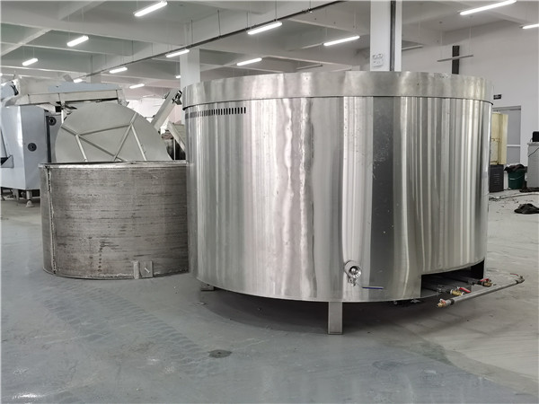 離心脫油機(jī)廠家簡述怎樣減少離心脫油機(jī)傾倒的難度